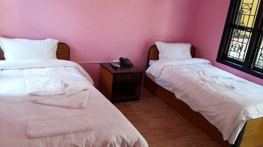 Sauraha Nana Hotel Экстерьер фото