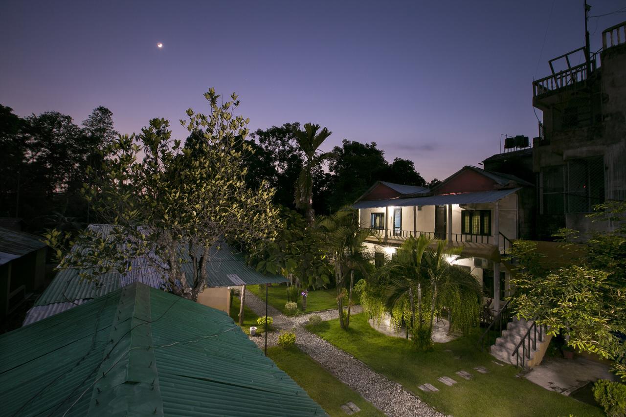 Sauraha Nana Hotel Экстерьер фото