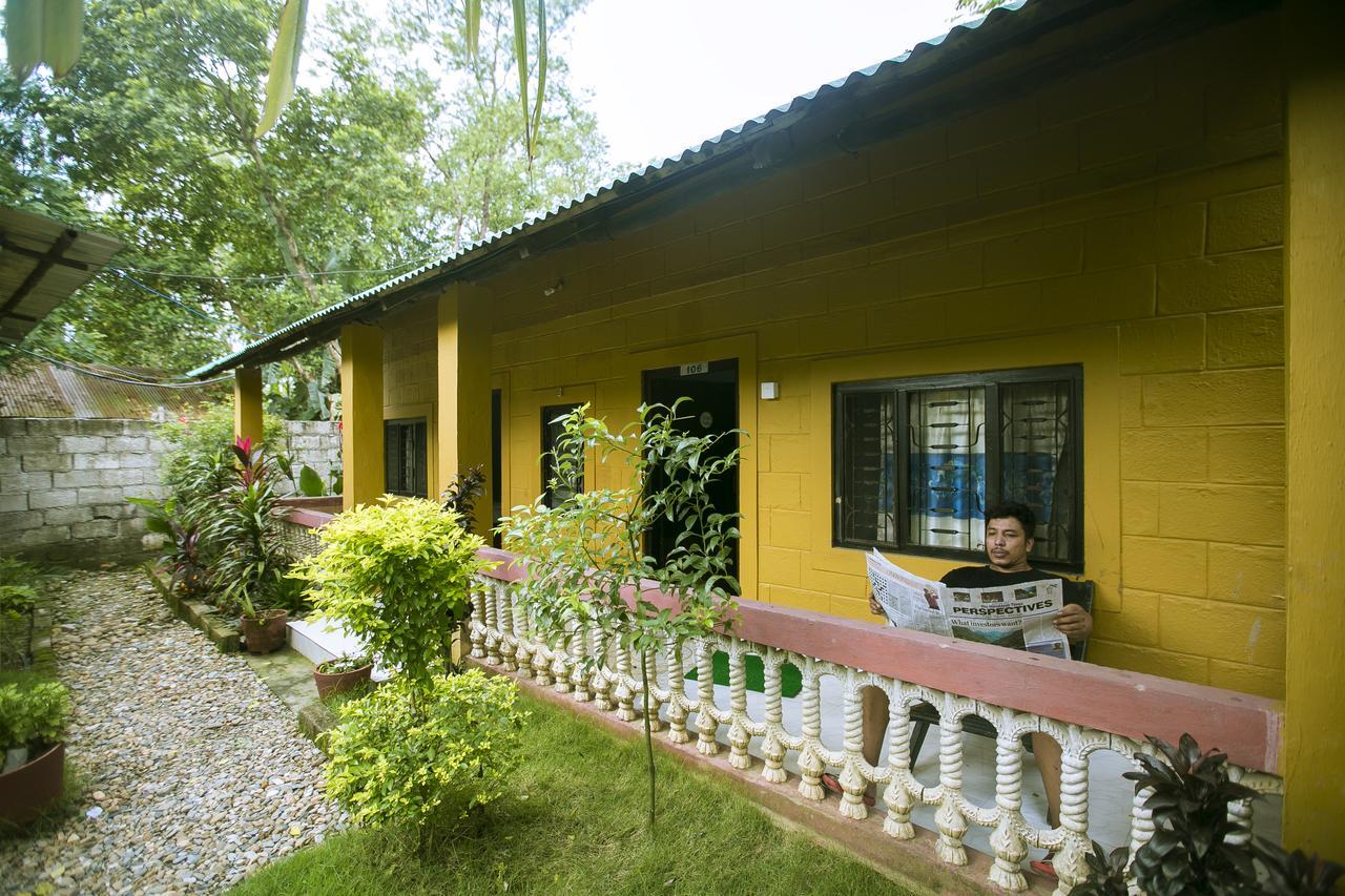 Sauraha Nana Hotel Экстерьер фото