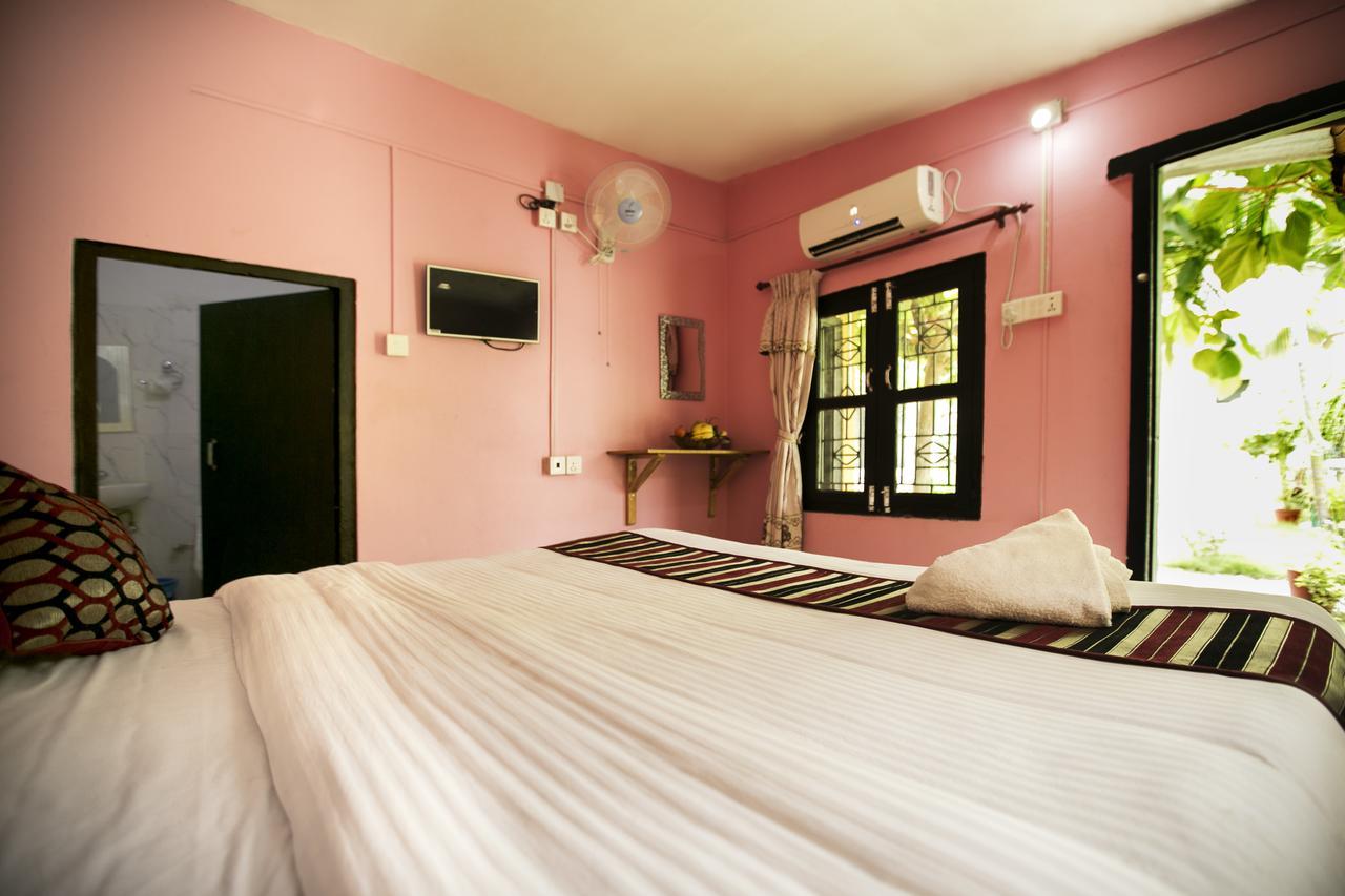 Sauraha Nana Hotel Экстерьер фото