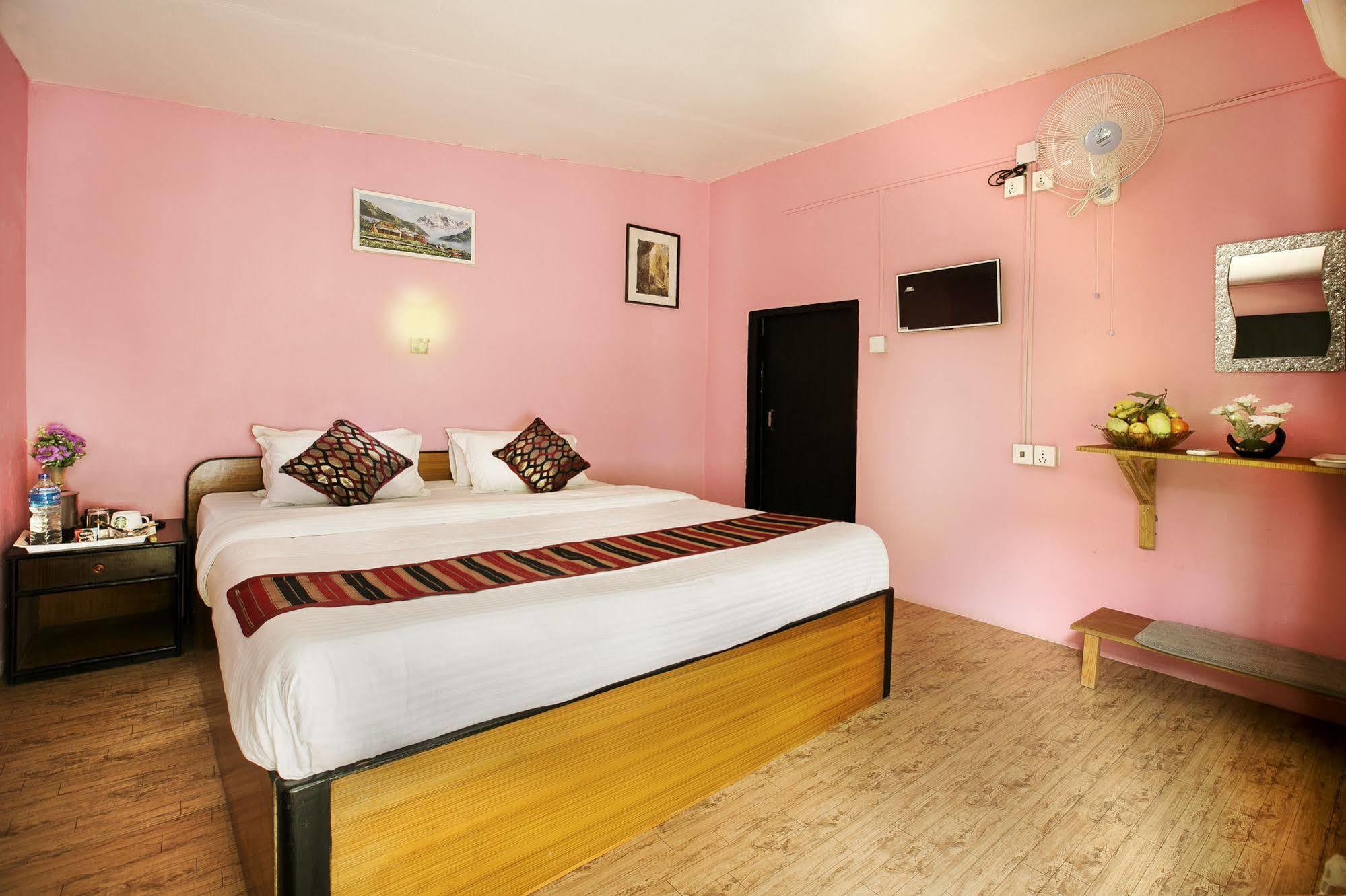 Sauraha Nana Hotel Экстерьер фото